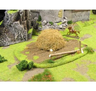Geländestück Feld mit Strohhaufen (2 tlg.)
