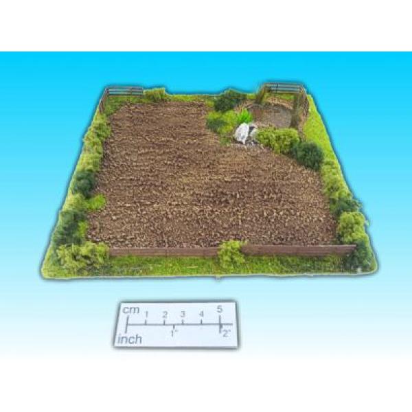 Geländestück Feld mit Tümpel (15mm)